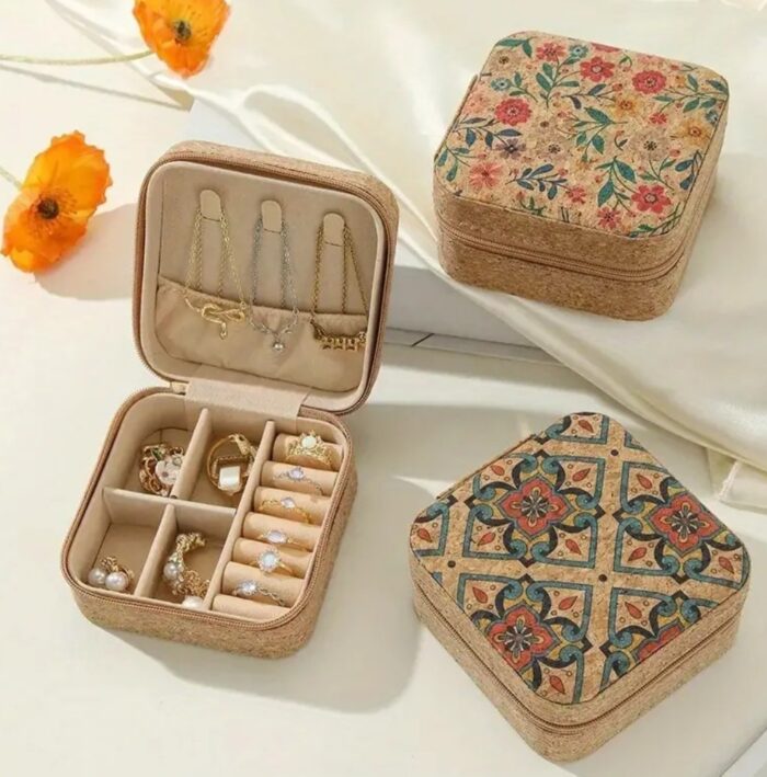 Vintage style jewellery organiser