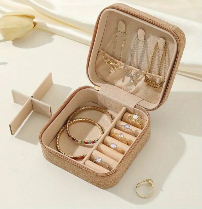 Vintage style jewellery organiser - Image 2