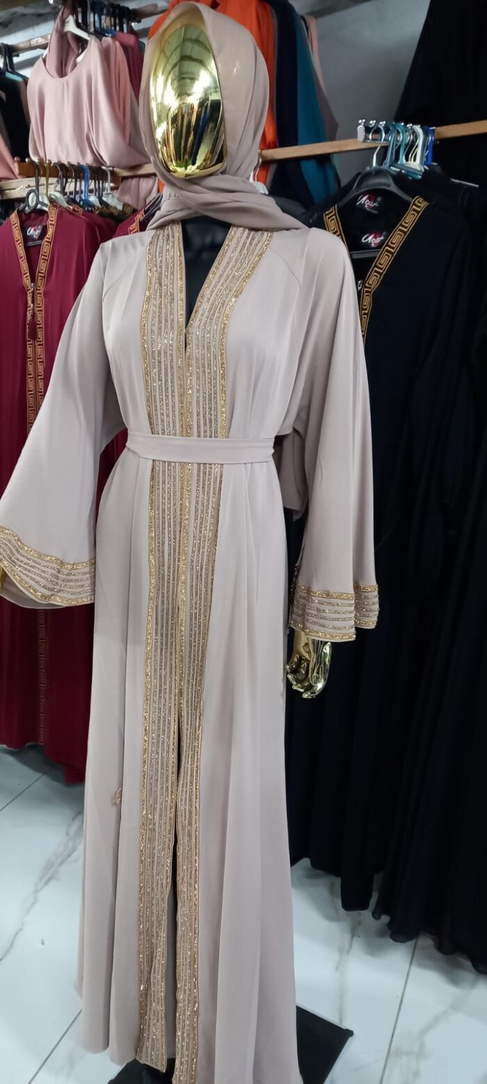Exclusive Bell Sleeved Abaya - Image 5