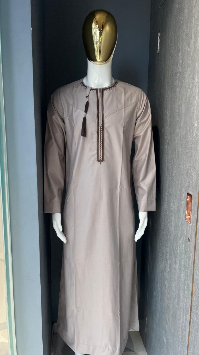 Men's Embroided Tassle Thobes - Image 5